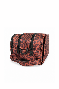 Citymouse® Quick Change Cube leopard three quarter angle view